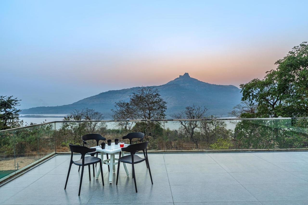 Saffronstays Stargazer, Karjat - Luxury Pool Villa With Lake View エクステリア 写真