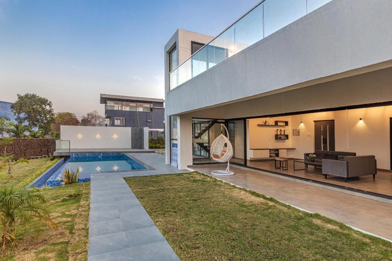Saffronstays Stargazer, Karjat - Luxury Pool Villa With Lake View エクステリア 写真