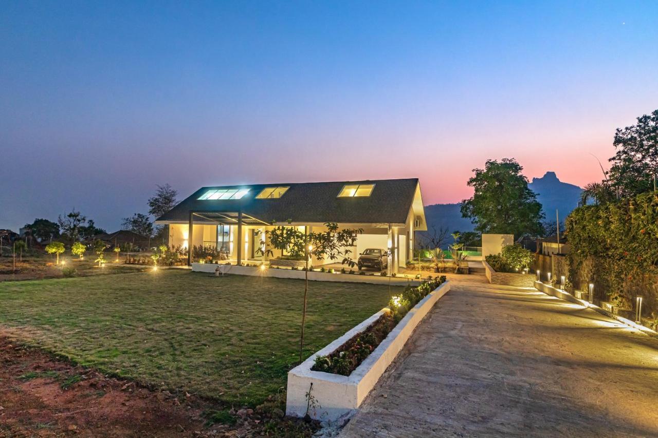Saffronstays Stargazer, Karjat - Luxury Pool Villa With Lake View エクステリア 写真