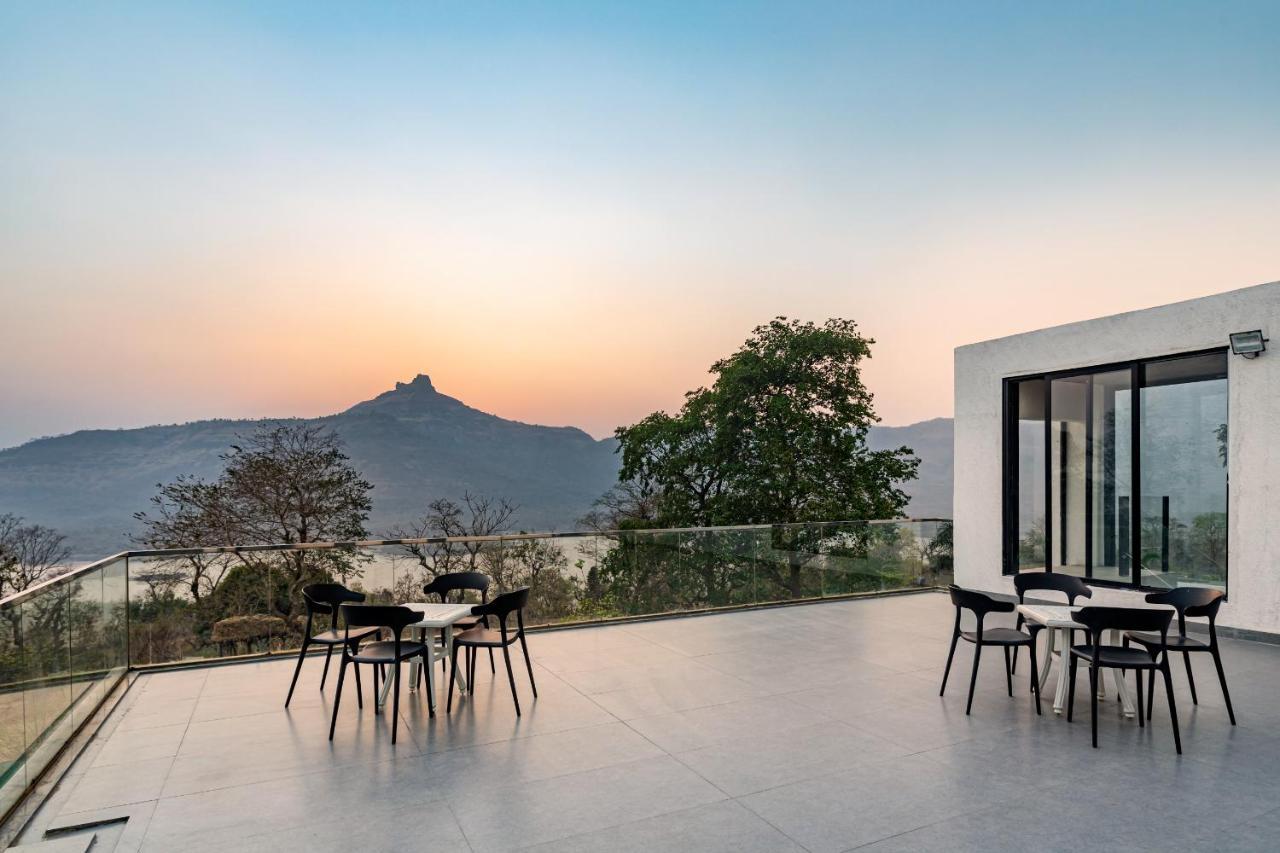 Saffronstays Stargazer, Karjat - Luxury Pool Villa With Lake View エクステリア 写真