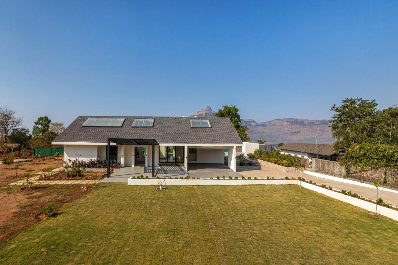 Saffronstays Stargazer, Karjat - Luxury Pool Villa With Lake View エクステリア 写真