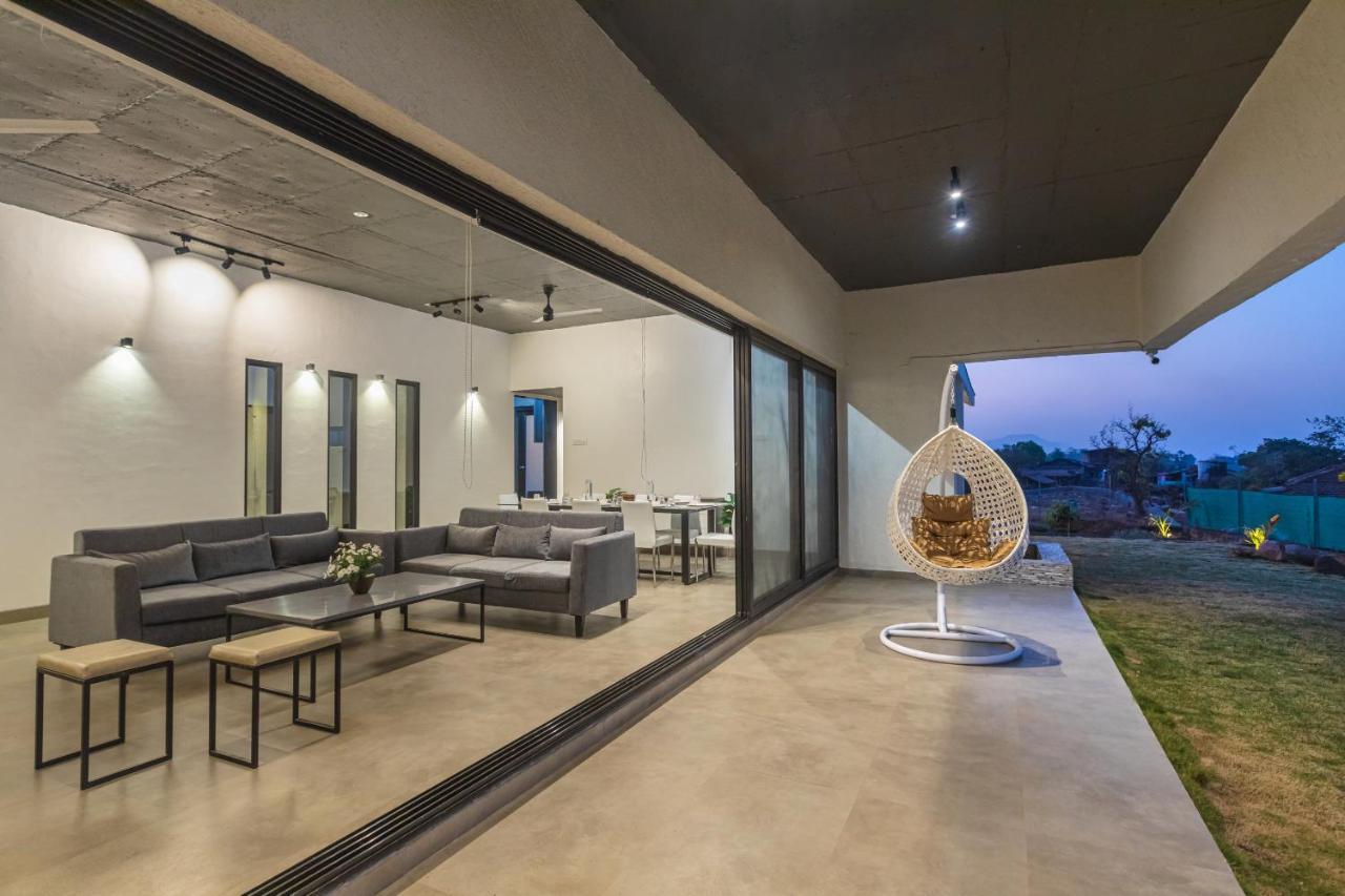 Saffronstays Stargazer, Karjat - Luxury Pool Villa With Lake View エクステリア 写真