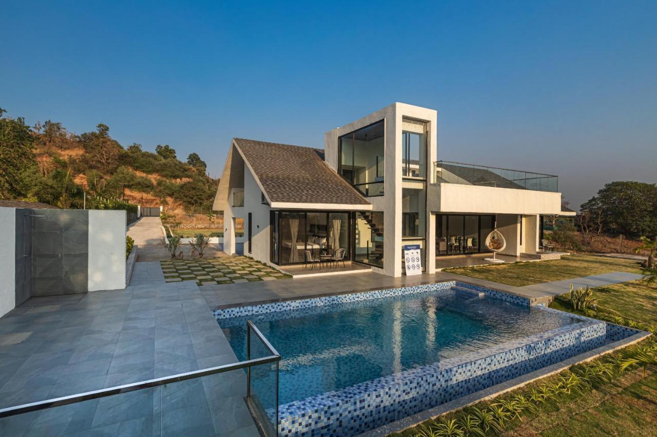 Saffronstays Stargazer, Karjat - Luxury Pool Villa With Lake View エクステリア 写真